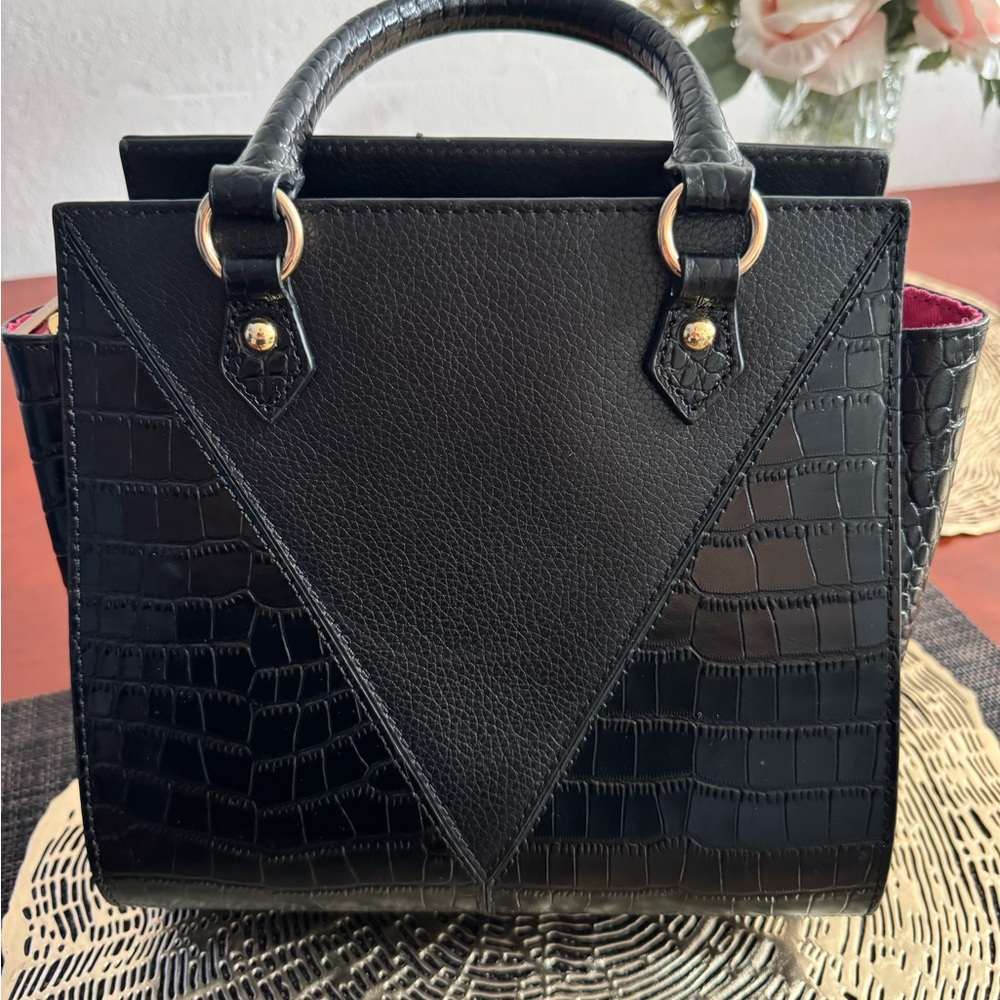 F&W STYLE | Small Croc Embossed Black Leather Handbag - Picture 4 of 11